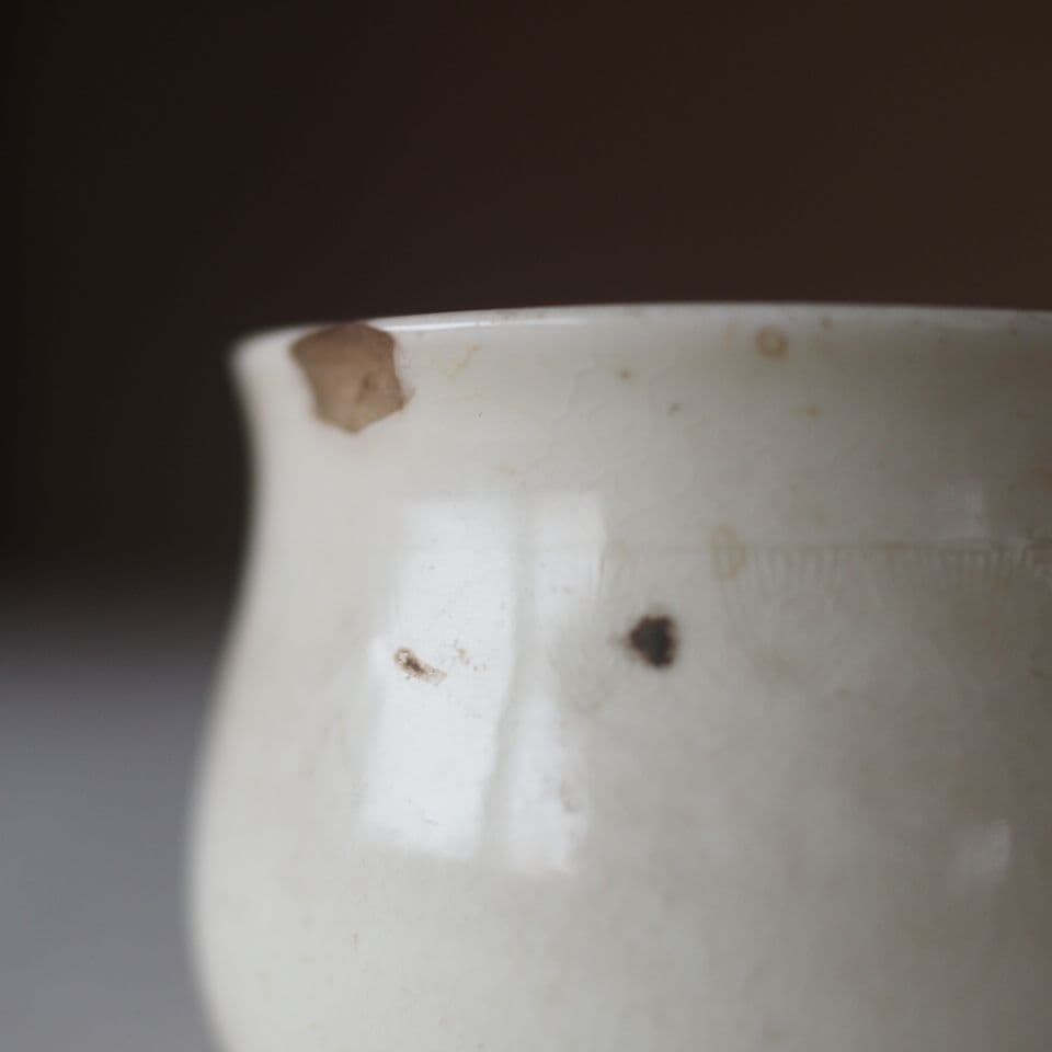 白い古い陶器 日本、中国?削げあり 古陶 古玩 古道具骨董古美術