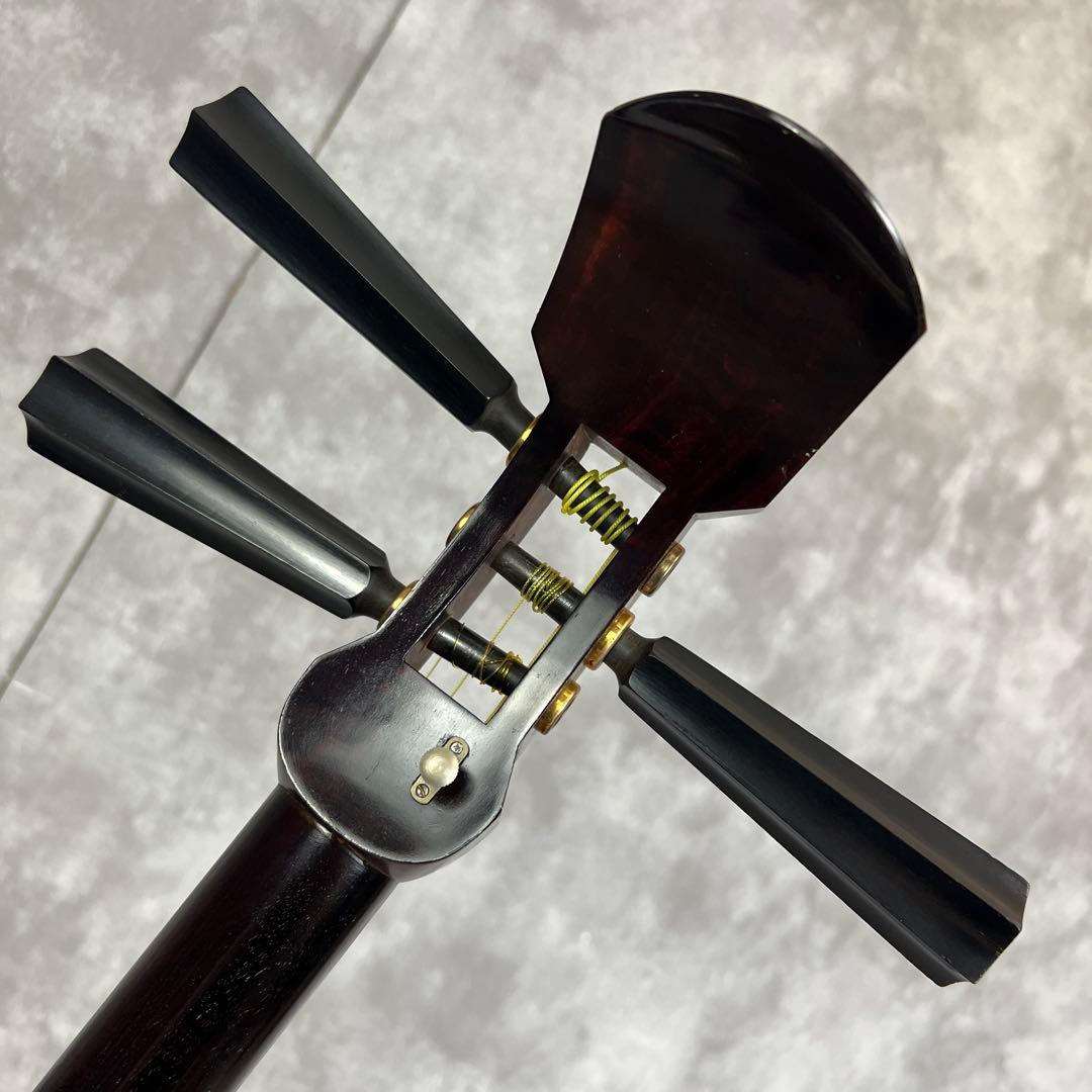 津軽三味線　綾杉胴　紅木　トチ多数　一本溝　糸巻きK9　上駒9金　正寸　津軽塗