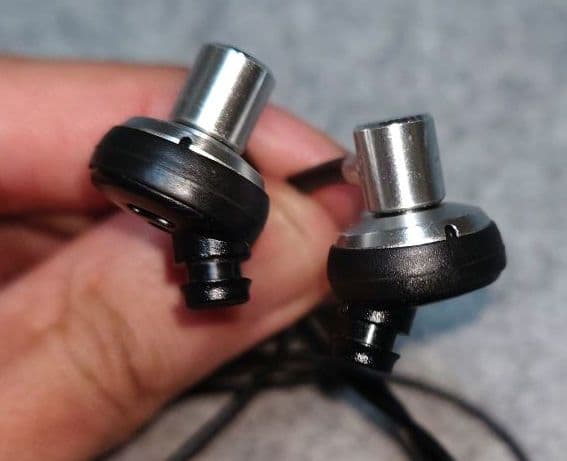 SONY 有線イヤホン MDR-EX90 ケース付き イヤーピース無し