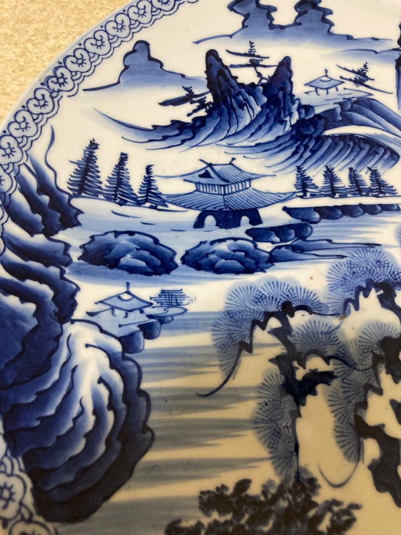 骨董／青白い風景画の皿 ／約40 cm