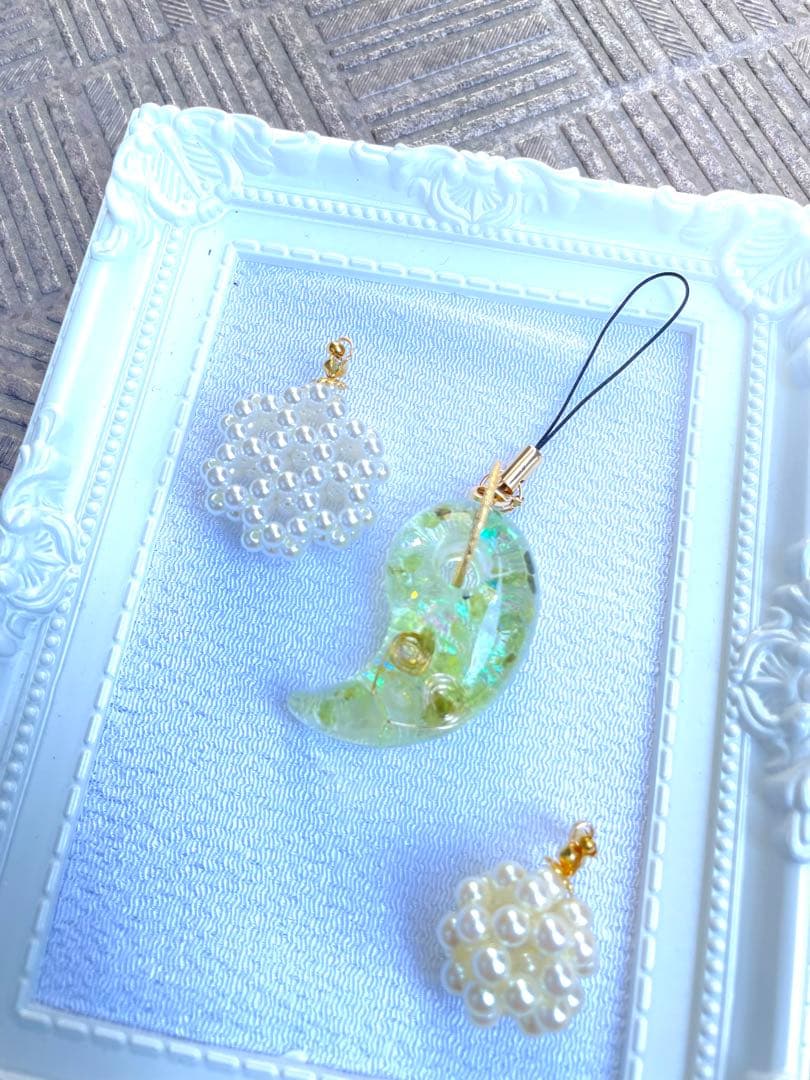 ペリドットの天然石　大勾玉