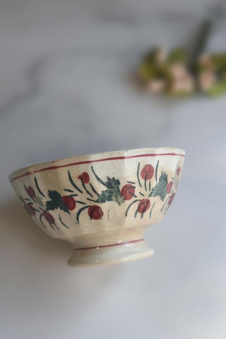 フランスアンティーク　赤い実の可愛いカフェオレボウル　面取り