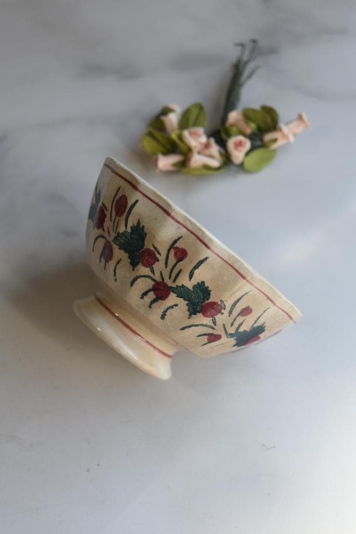 フランスアンティーク　赤い実の可愛いカフェオレボウル　面取り