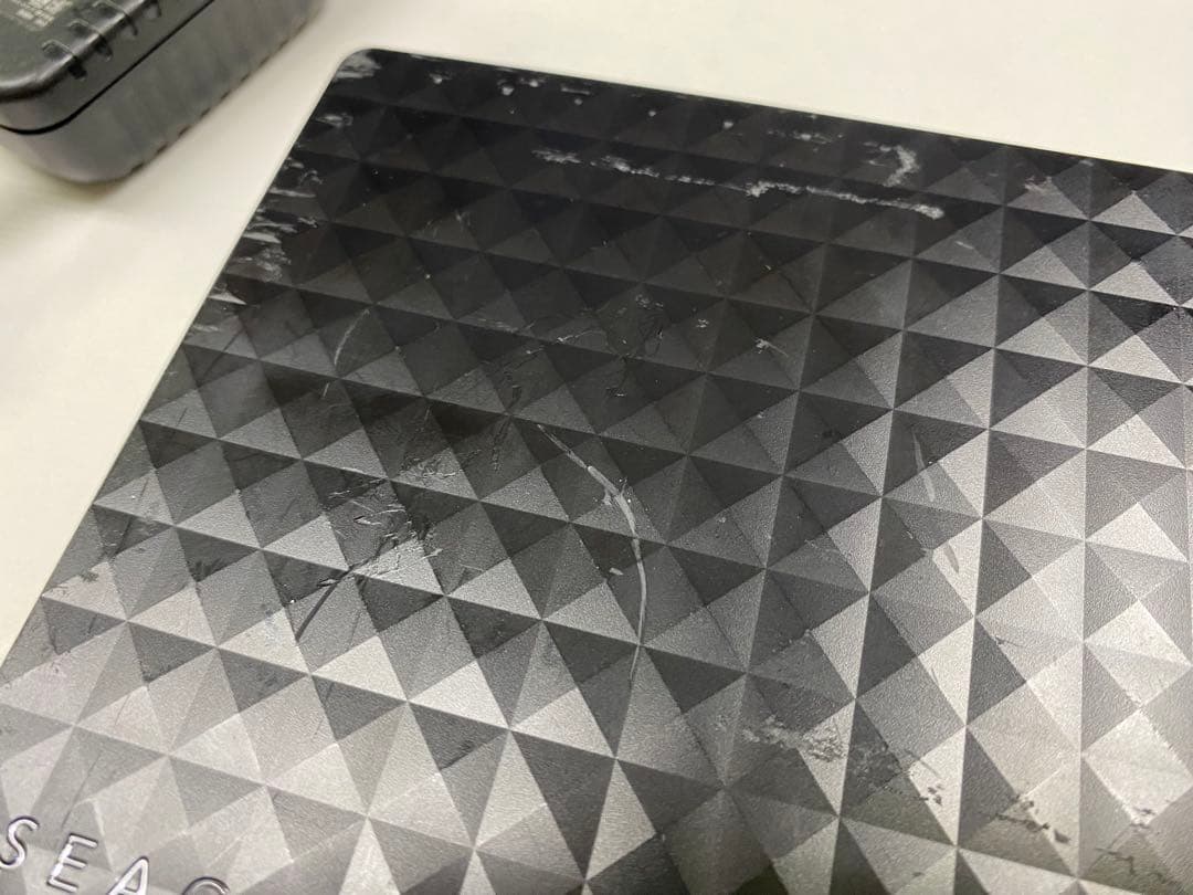 SEAGATE HDD 8TB【利用時間230時間、ケースに目立つ傷多数有】