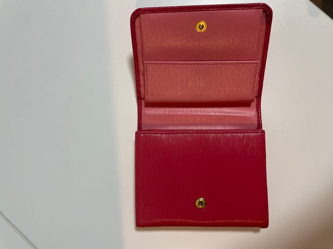 プラダ　財布　3つ折り