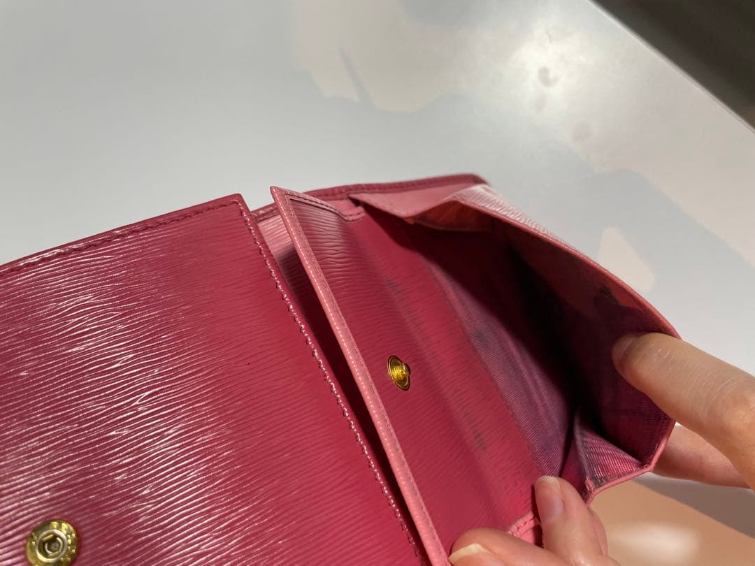 プラダ　財布　3つ折り
