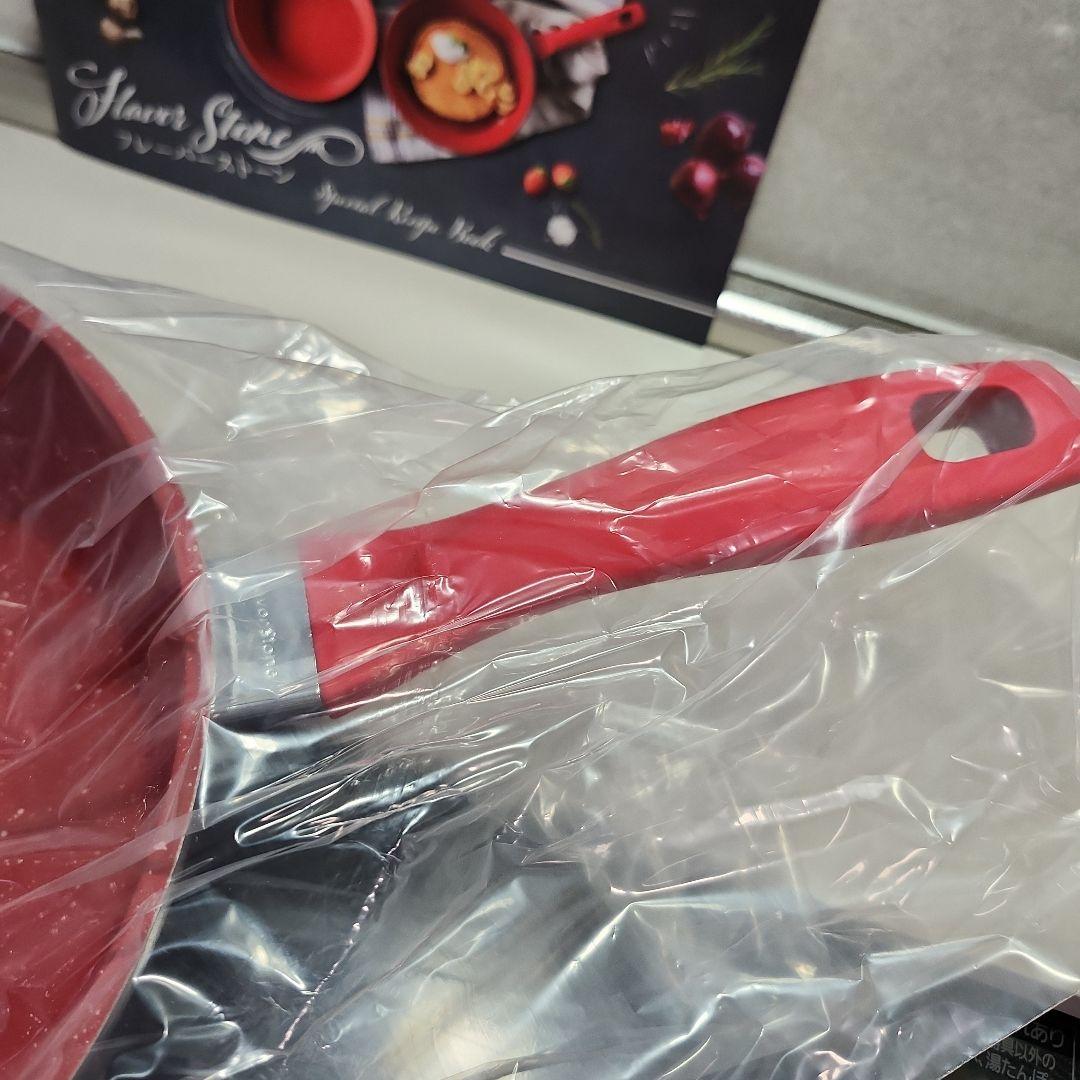 フレーバーストーン ディープパン　24cm レッド 新品未開封