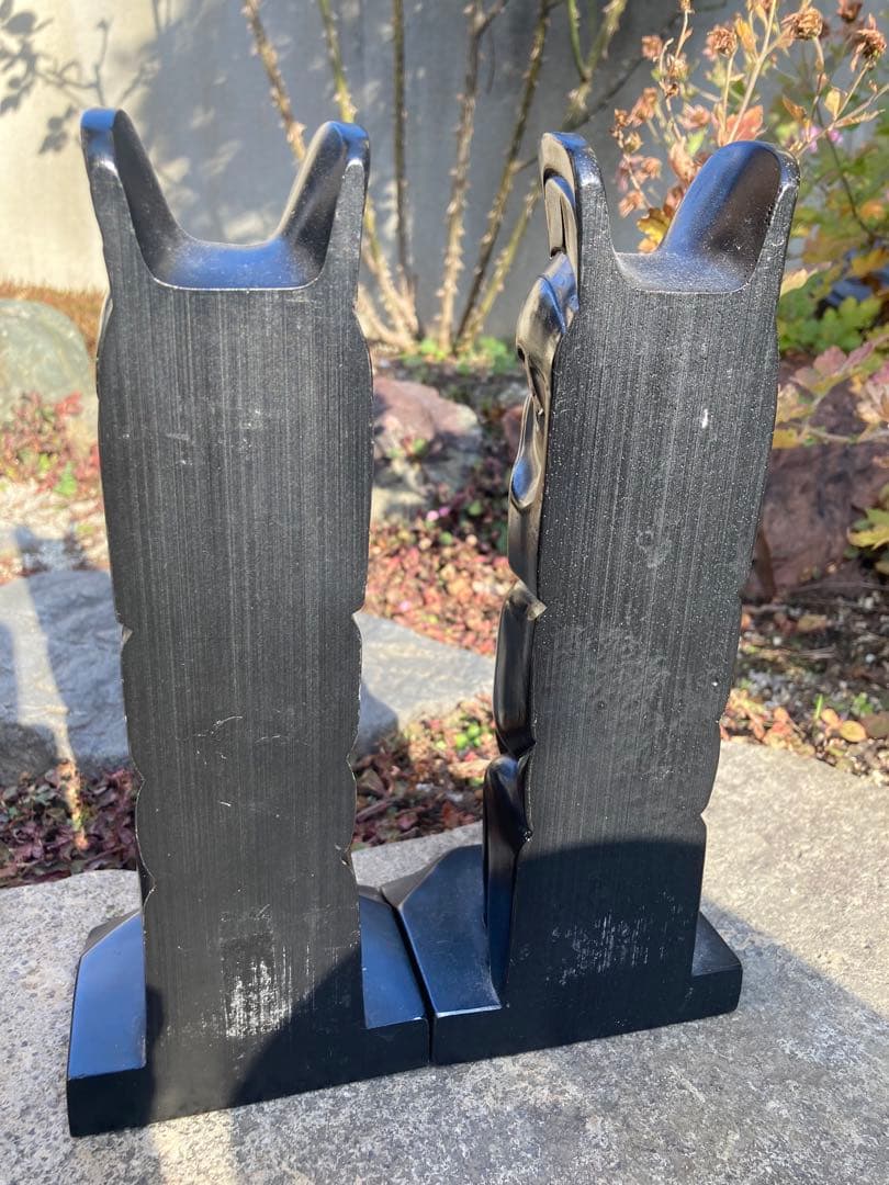 黒色の動物形状トーテムポール置物