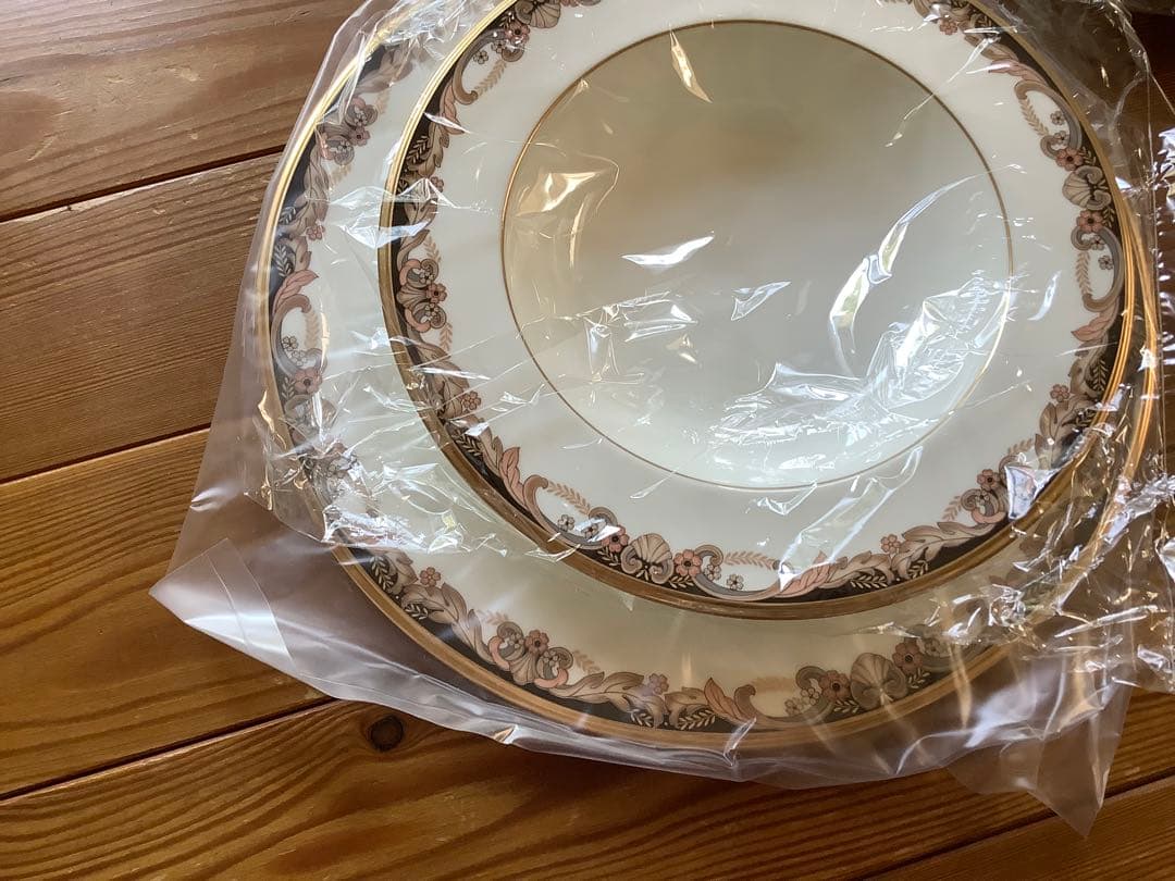 ノリタケ　ボーンチャイナ　ディナー皿