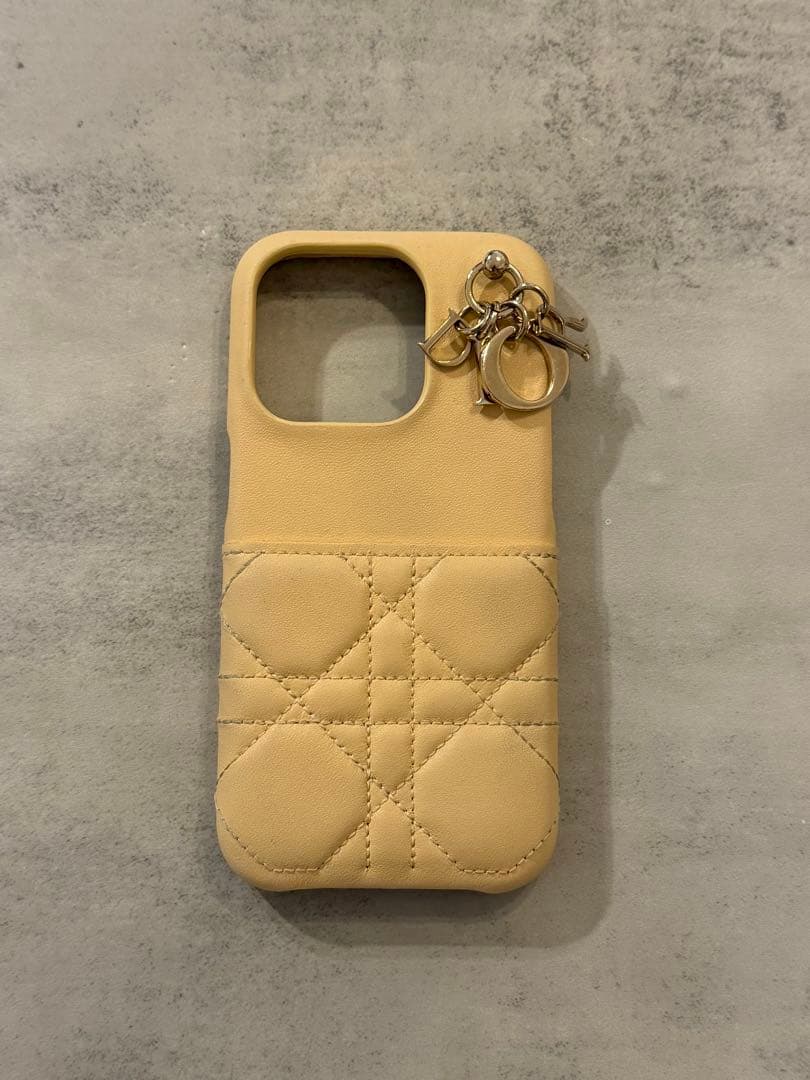 【美品】Dior Lady Dior iPhone15 Proケース イエロー