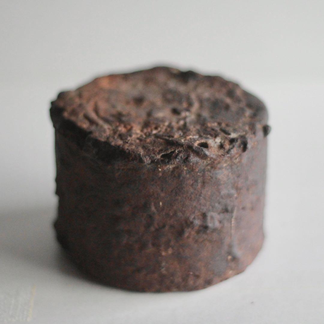 錆びた 鉄の 筒 筒容器 オブジェ 残骸 古道具 アンティーク