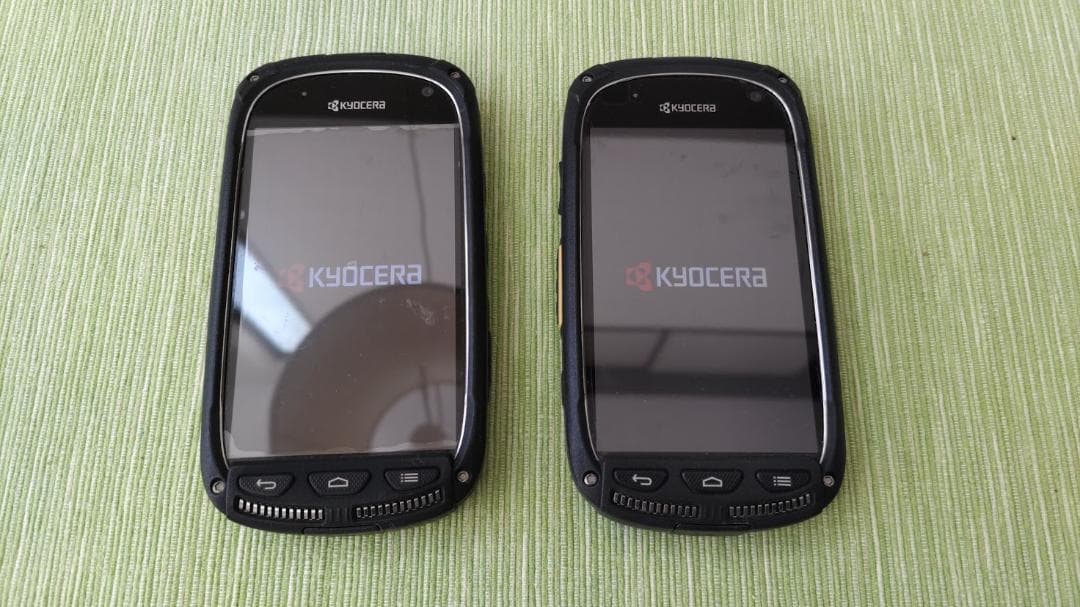 京セラ TORQUE　SKT-01-ST　MIL規格のタフネス・スマホ 2台