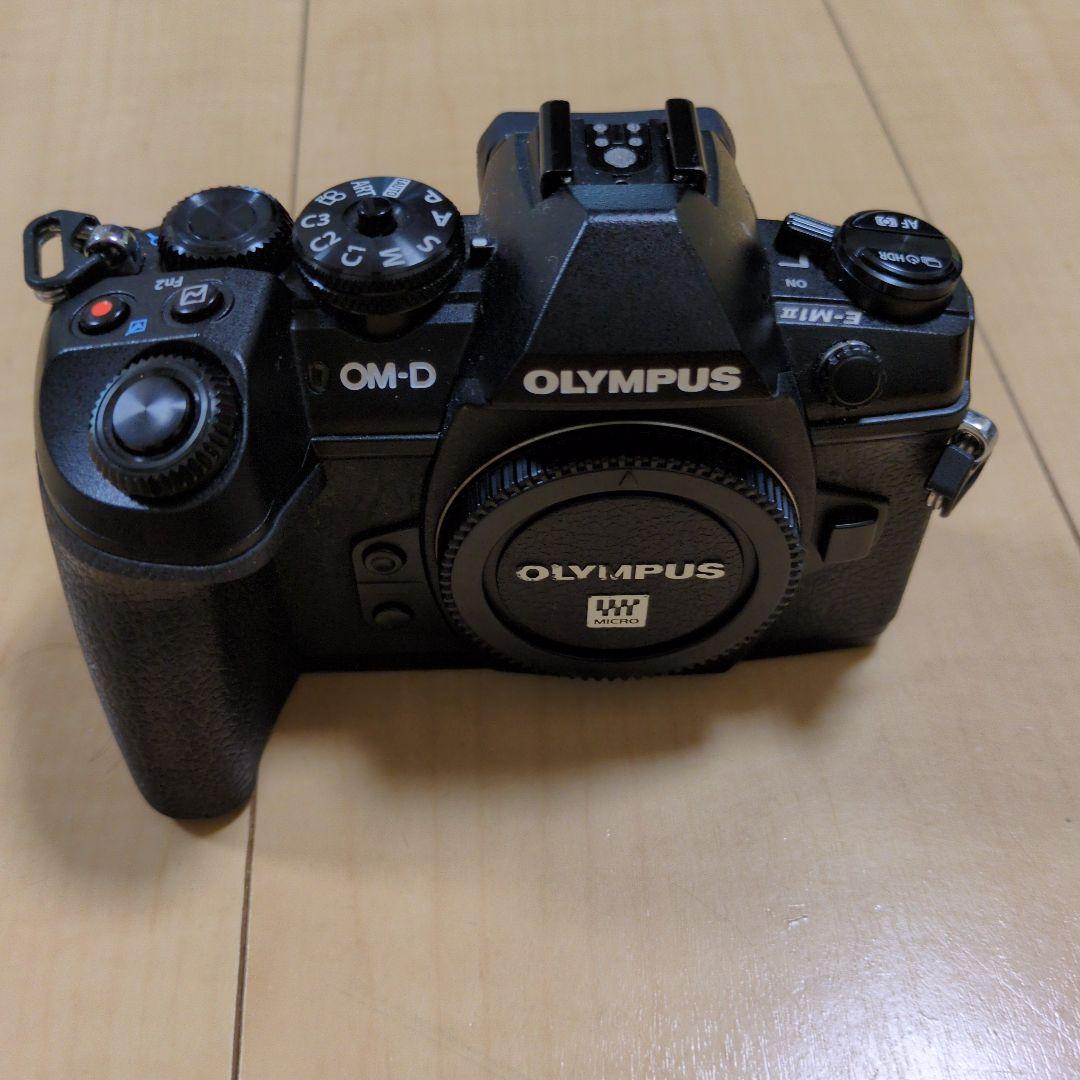 OLYMPUS OM-D E-M1 Mark II 本体とレンズ