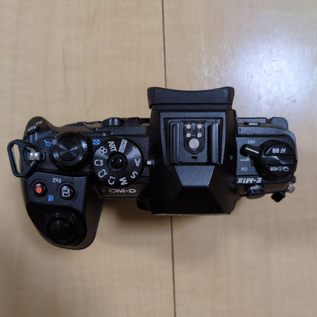 OLYMPUS OM-D E-M1 Mark II 本体とレンズ