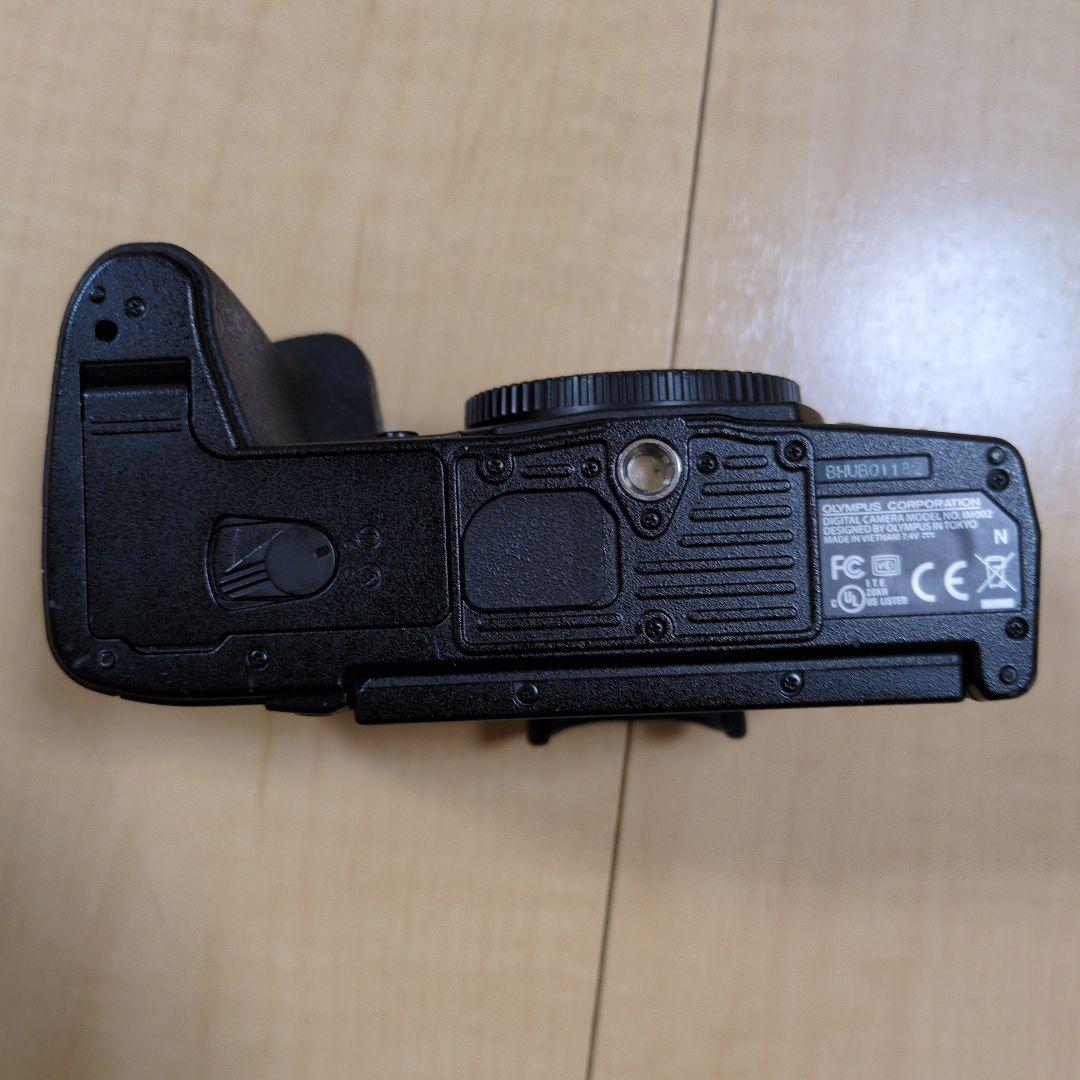 OLYMPUS OM-D E-M1 Mark II 本体とレンズ