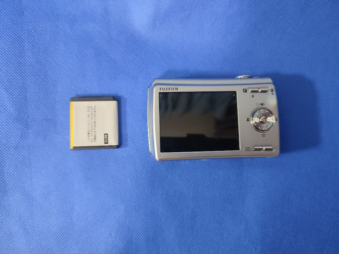 フジフィルム　FinePix F100fd　シルバー