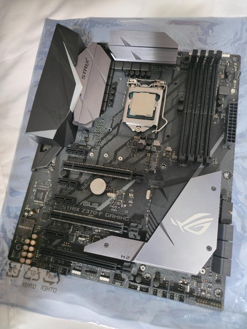 マザーボード ROG STRIX Z370-F, Intel core i7 8700K