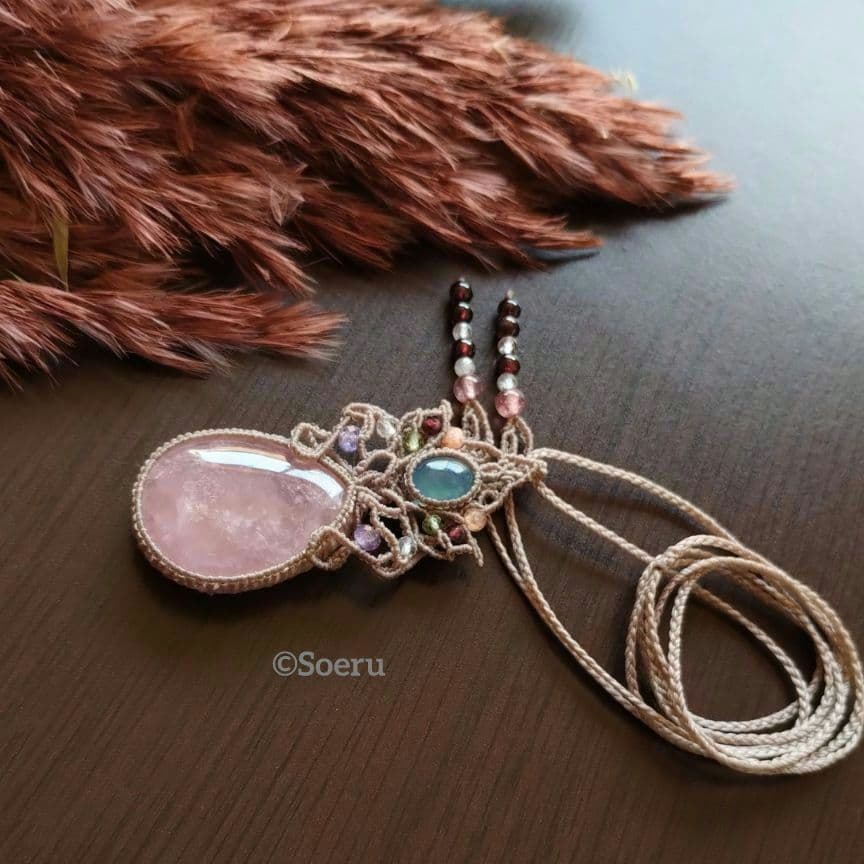 【大粒】ローズクォーツ×アクアマリンのマクラメ編みネックレス　ペンダント　天然石