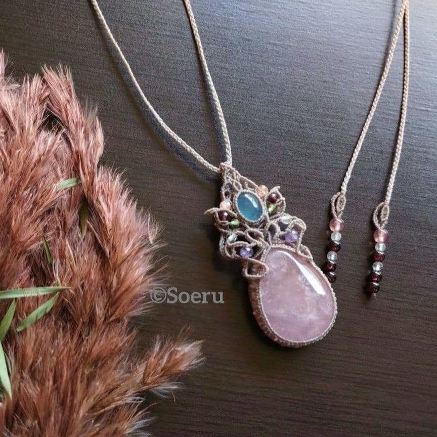 【大粒】ローズクォーツ×アクアマリンのマクラメ編みネックレス　ペンダント　天然石