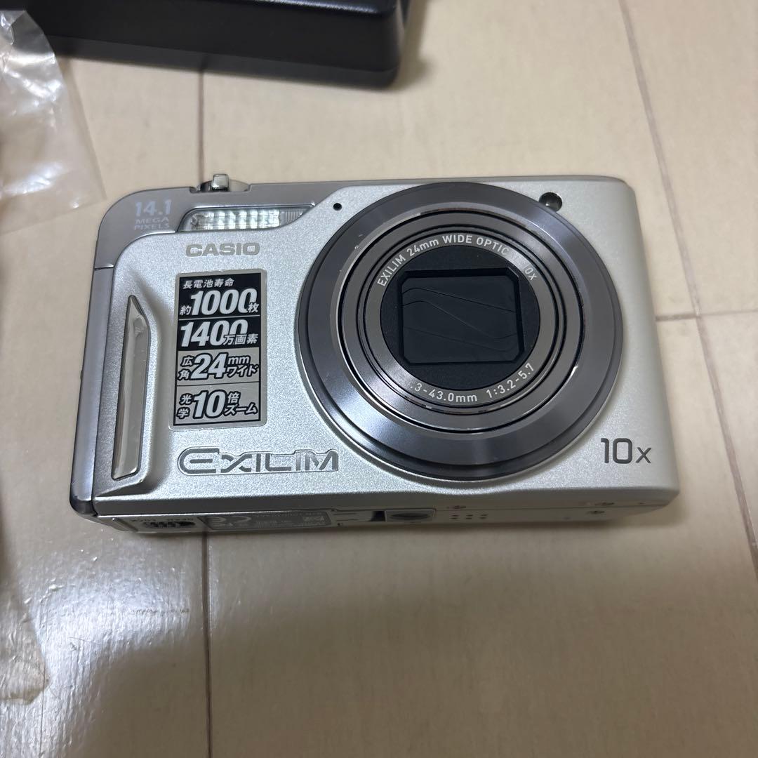 中古　CASIO EXILIM Hi-ZOOM EX-H15 シルバー取説箱付き