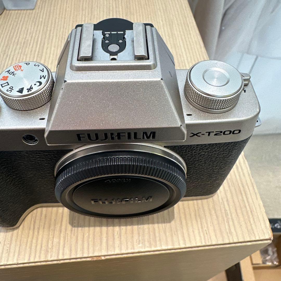 Fujifilm X-T200 ミラーレスカメラ