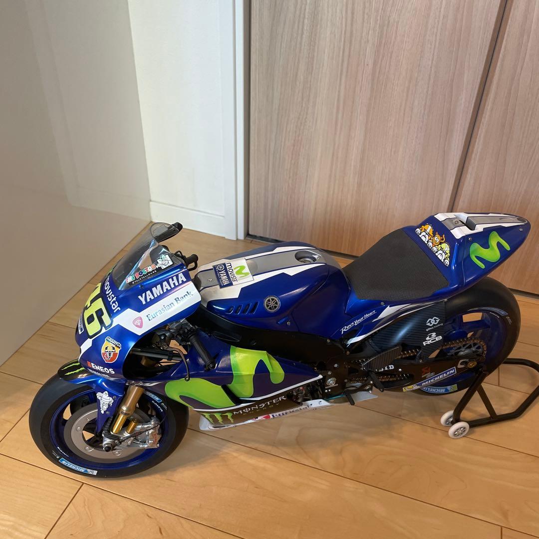 Yamaha YZR-M1 モデル 1/12 スケール