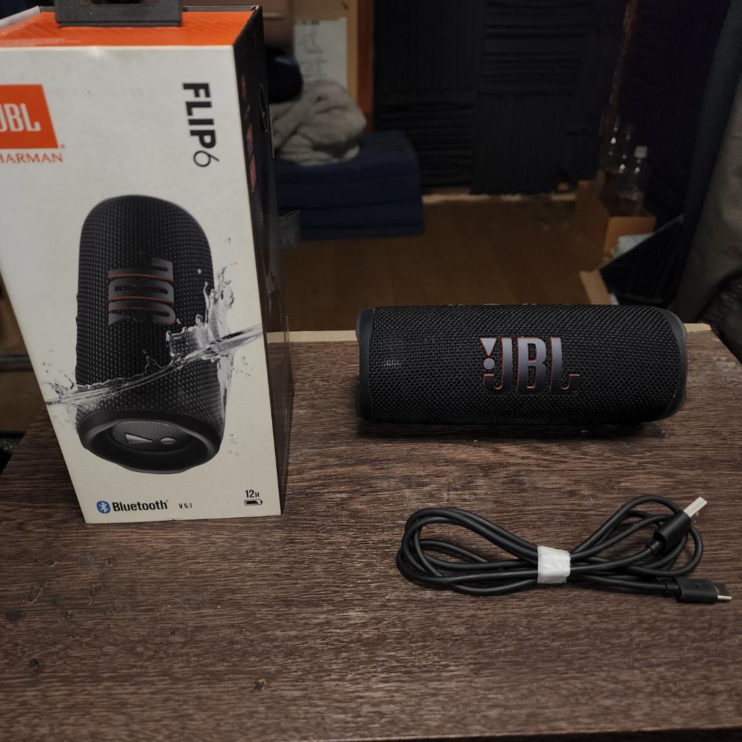 「JBL FLIP6 ワイヤレススピーカー 充電ケーブル・箱付き」