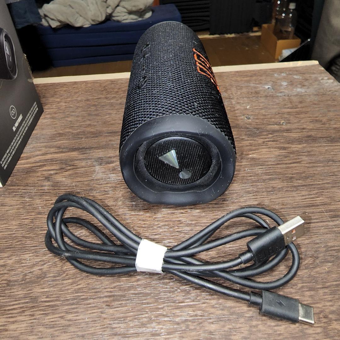 「JBL FLIP6 ワイヤレススピーカー 充電ケーブル・箱付き」