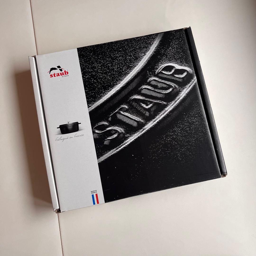 新品 未使用　staub ストウブ 20cm スキレット 両手 鋳物 ホーロー