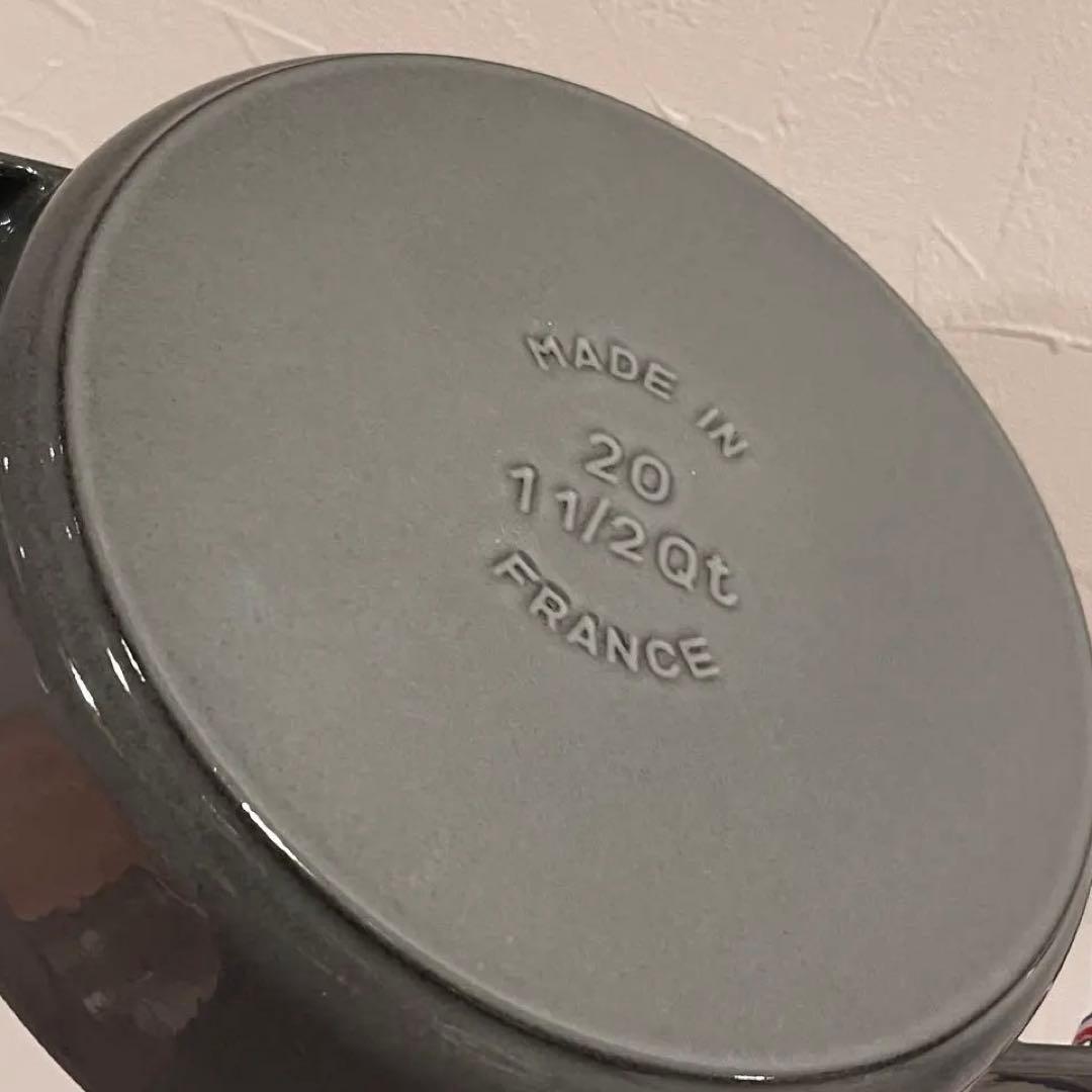 新品 未使用　staub ストウブ 20cm スキレット 両手 鋳物 ホーロー
