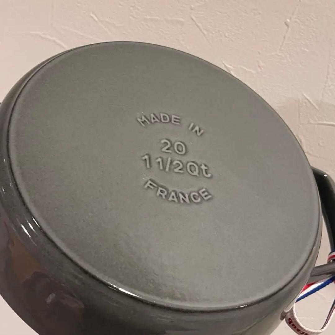 新品 未使用　staub ストウブ 20cm スキレット 両手 鋳物 ホーロー