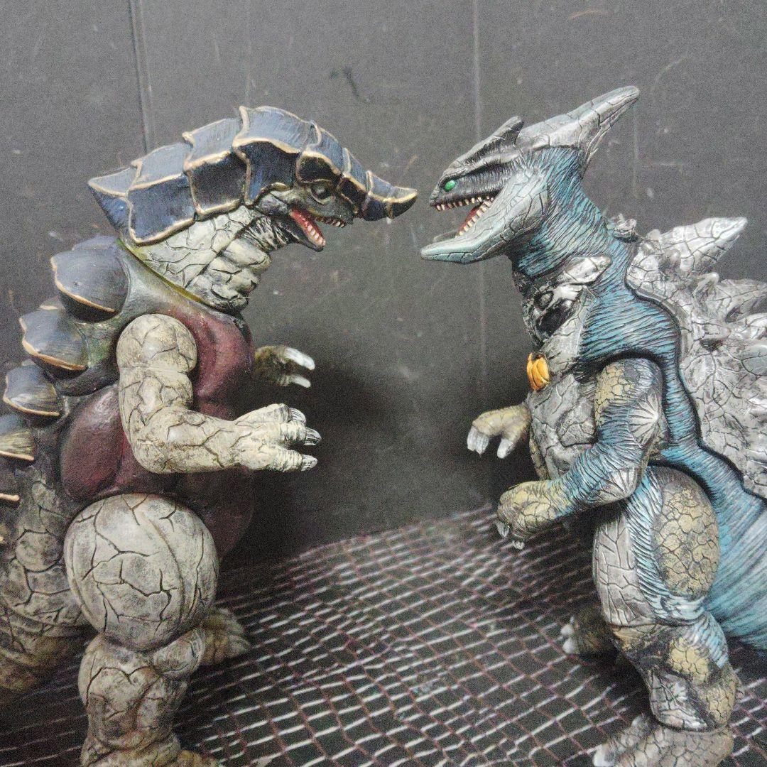 シャーク尊様ウルトラ怪獣ソフビゴルメデ.ネオジオモス（3000fi.518tw）