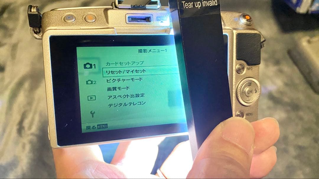 オリンパスOLYMPUS PEN Lite E-PL5 シルバー 本体 液晶暗い