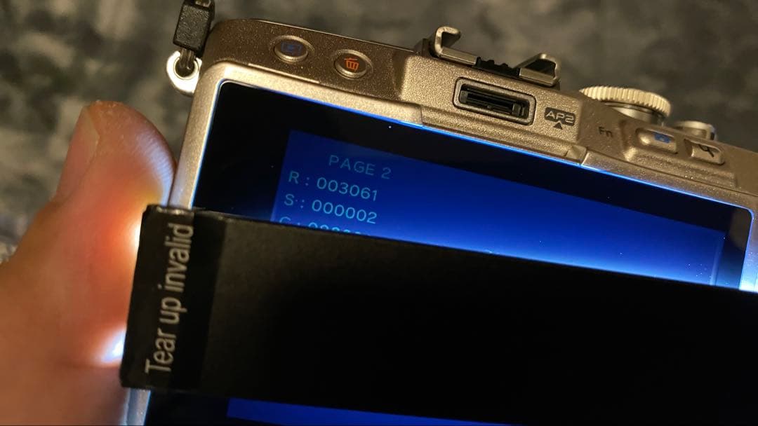 オリンパスOLYMPUS PEN Lite E-PL5 シルバー 本体 液晶暗い