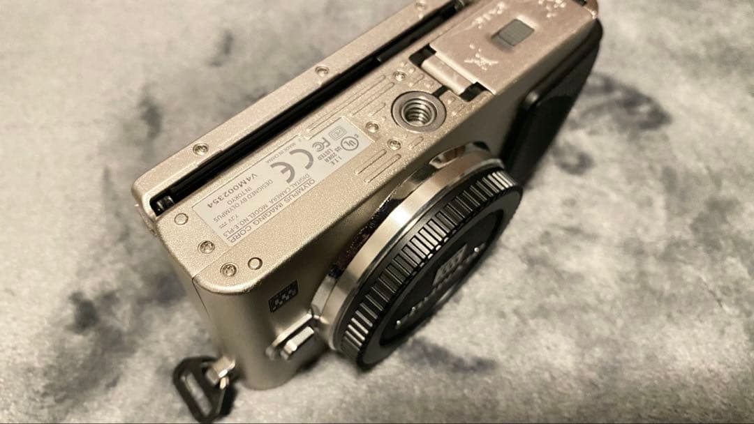 オリンパスOLYMPUS PEN Lite E-PL5 シルバー 本体 液晶暗い