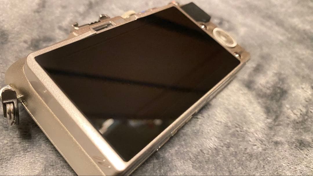 オリンパスOLYMPUS PEN Lite E-PL5 シルバー 本体 液晶暗い