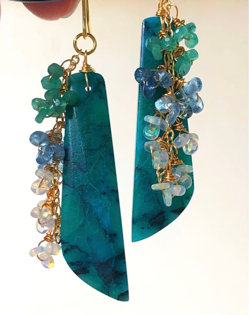 天然石☆超大粒きららクリソコラ×ザンビア産エメラルドのピアス14kgf