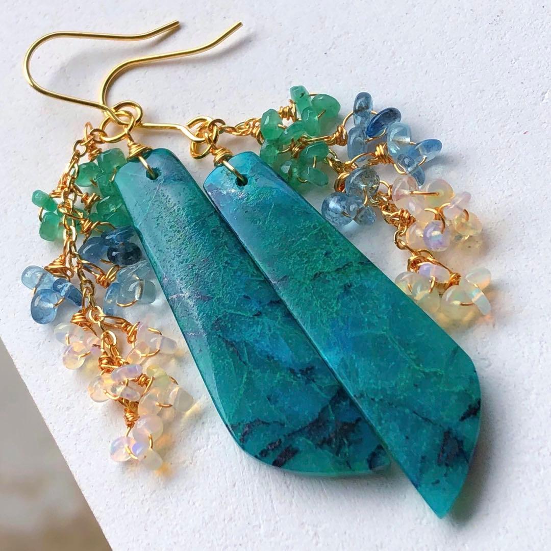 天然石☆超大粒きららクリソコラ×ザンビア産エメラルドのピアス14kgf