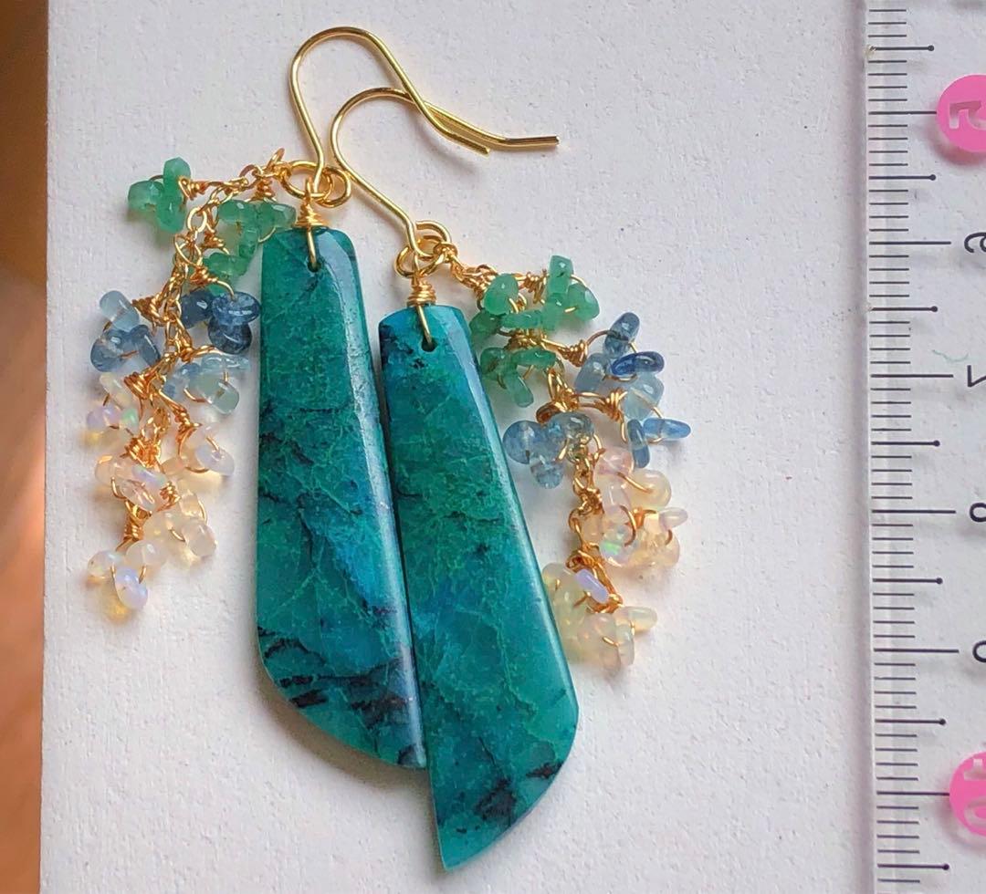 天然石☆超大粒きららクリソコラ×ザンビア産エメラルドのピアス14kgf