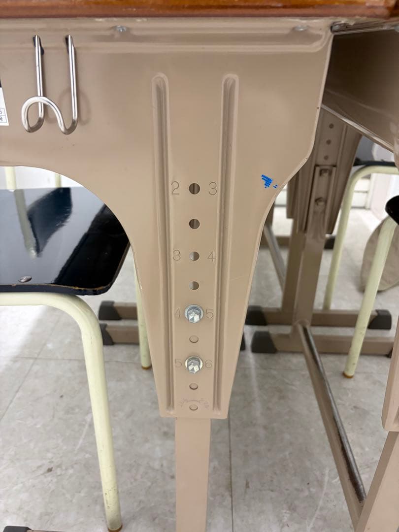 学校机　椅子　４セット　引き取り限定　大阪摂津市から　近場であれば自社配達可能