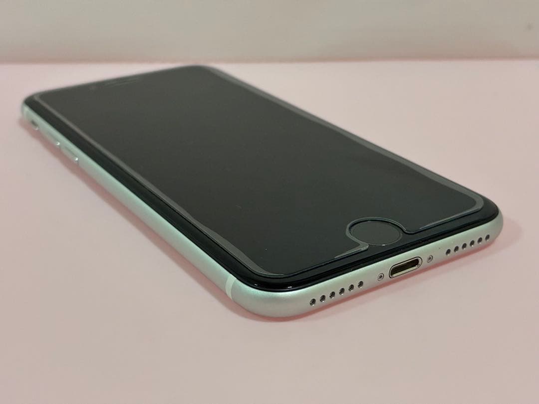 iPhone SE 第2世代 64GB ホワイト SIMフリー【箱・付属品あり】