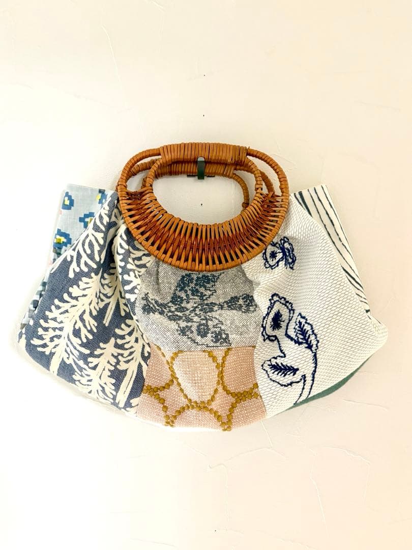 ミナペルホネン　全面パッチワーク 大人かわいい♡ 籐の持ち手バッグ