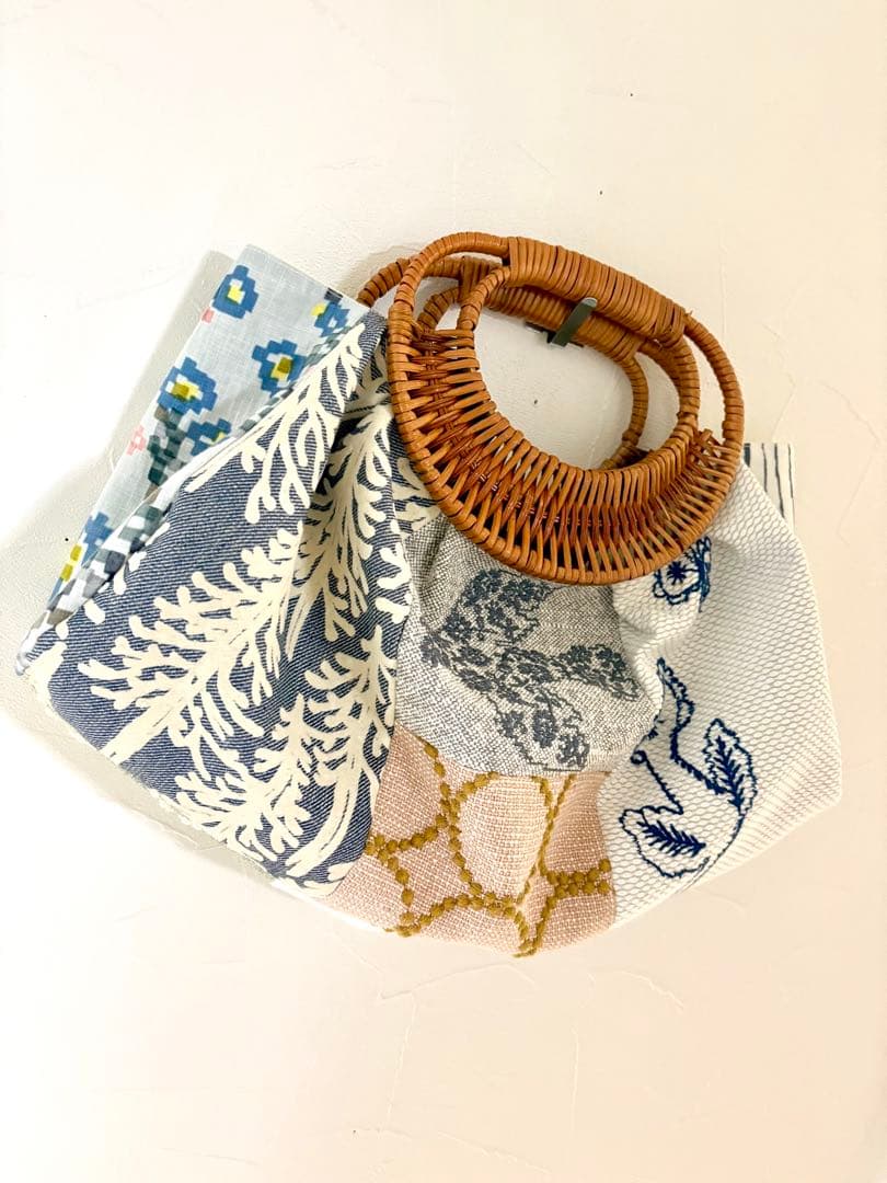 ミナペルホネン　全面パッチワーク 大人かわいい♡ 籐の持ち手バッグ