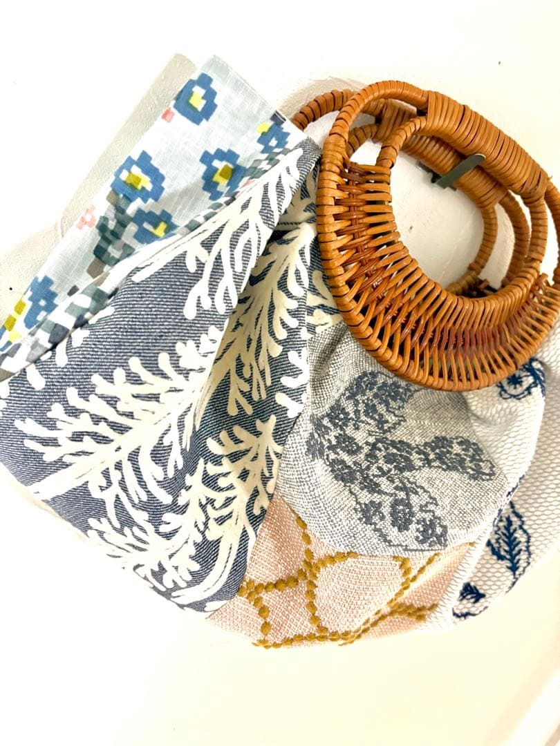 ミナペルホネン　全面パッチワーク 大人かわいい♡ 籐の持ち手バッグ