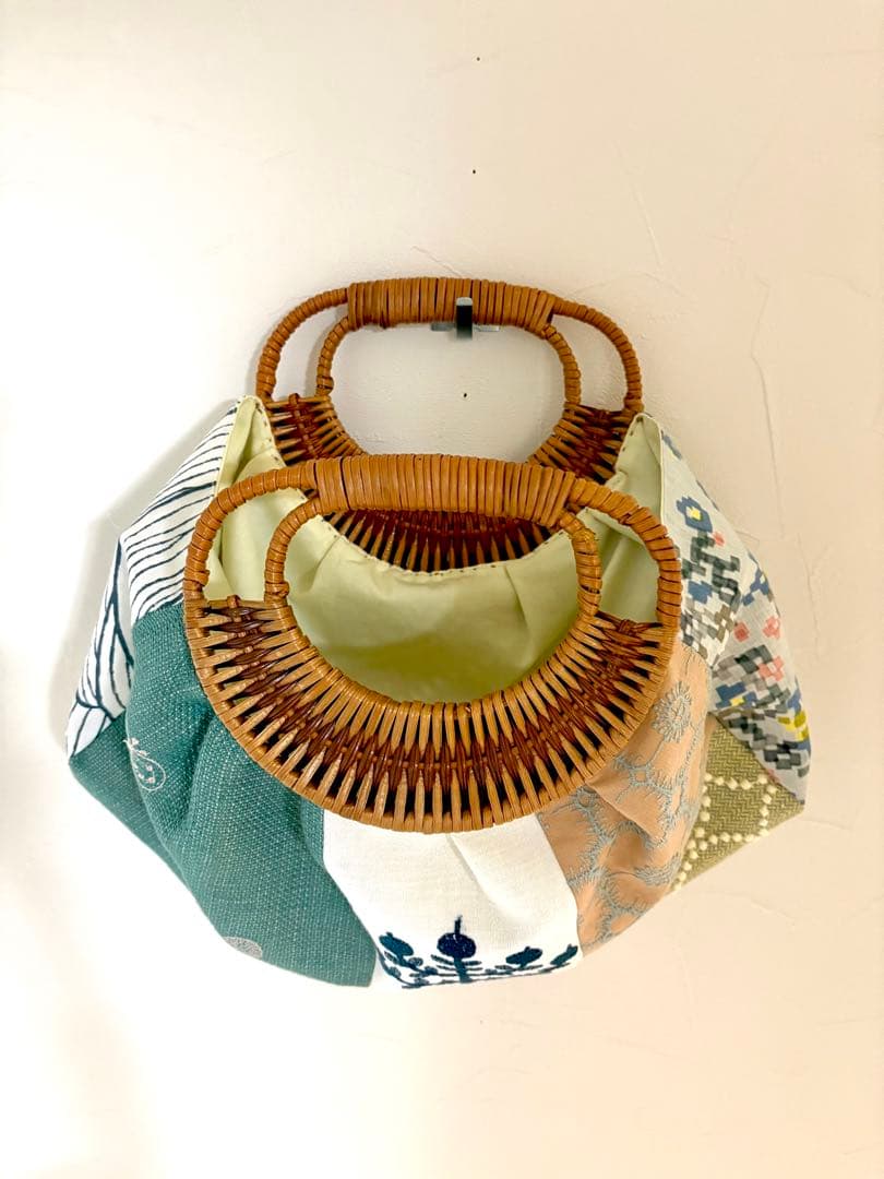 ミナペルホネン　全面パッチワーク 大人かわいい♡ 籐の持ち手バッグ