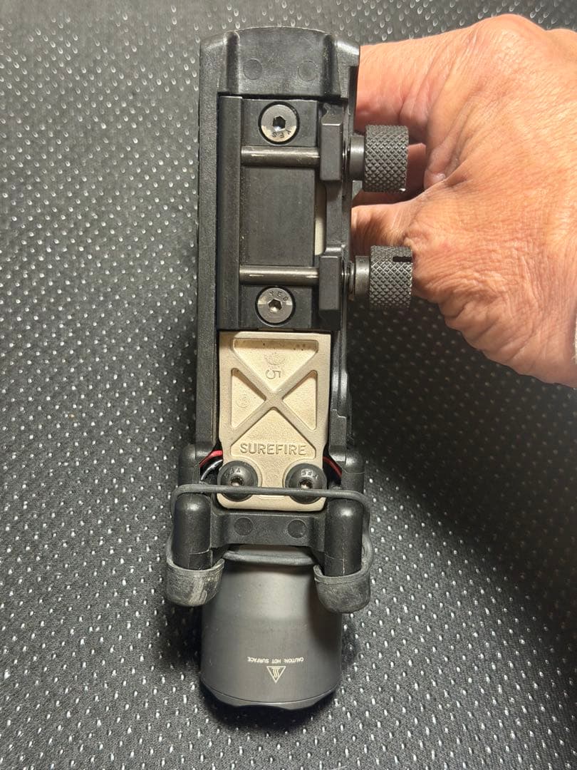 出品は今週末迄　実物　surefire シュアファイア M910A