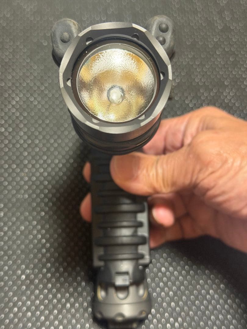 出品は今週末迄　実物　surefire シュアファイア M910A
