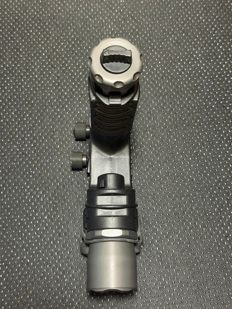 出品は今週末迄　実物　surefire シュアファイア M910A