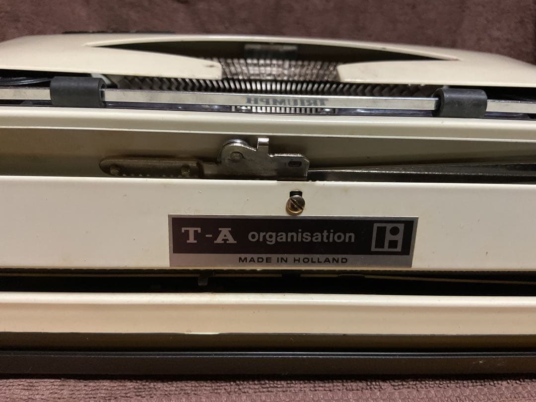 オランダ製1970年TRIUMPH TIPPAタイプライター(アンティークAAA