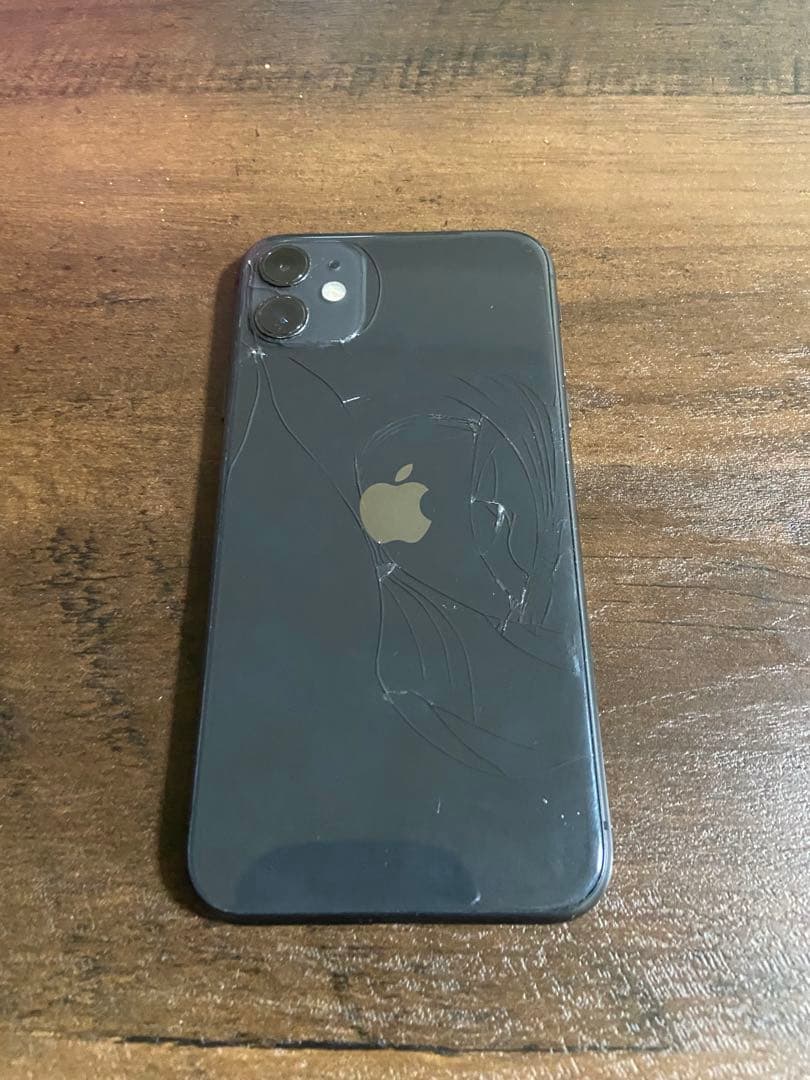 iPhone11 128GB 背面割れ